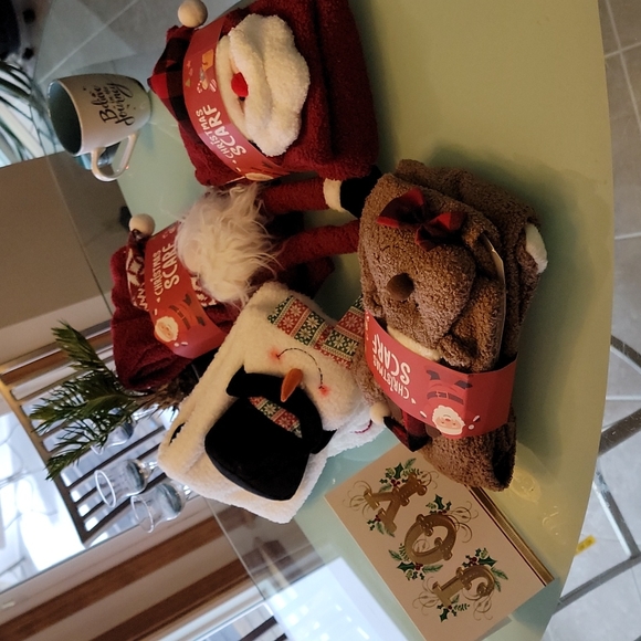 Christmas Scarf -reindeer - Picture 4 of 11